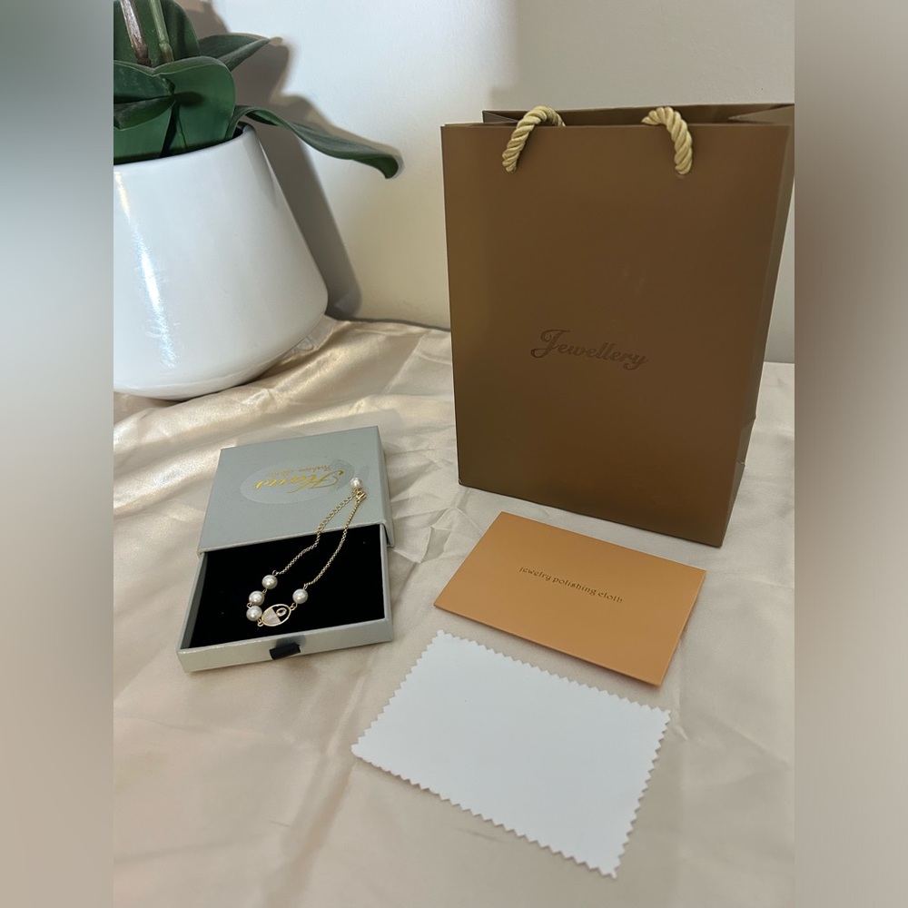 Vintage Brand New silver plated with 18K Gold Pearls Bracelet with gift box set